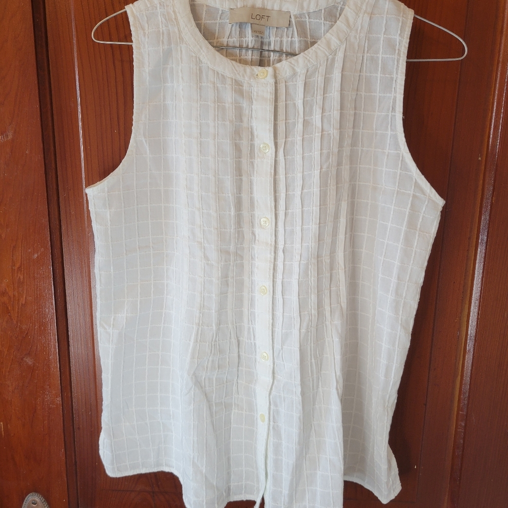 Loft sleeveless white button down size xs